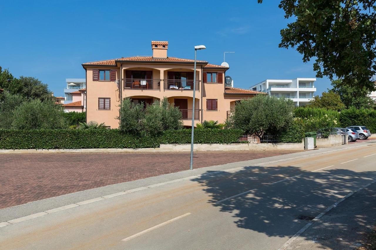 Apartments With A Swimming Pool Novigrad - 7078 المظهر الخارجي الصورة