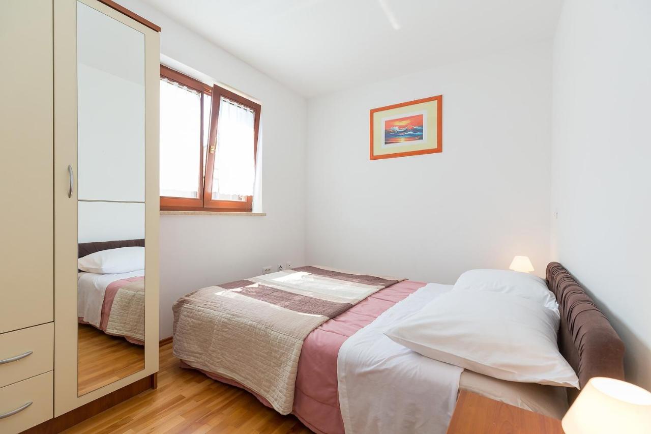 Apartments With A Swimming Pool Novigrad - 7078 المظهر الخارجي الصورة