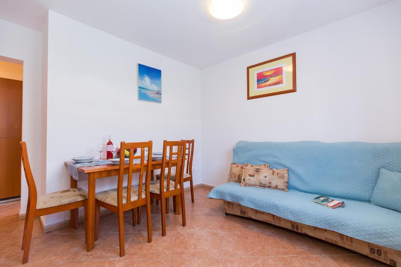 Apartments With A Swimming Pool Novigrad - 7078 المظهر الخارجي الصورة